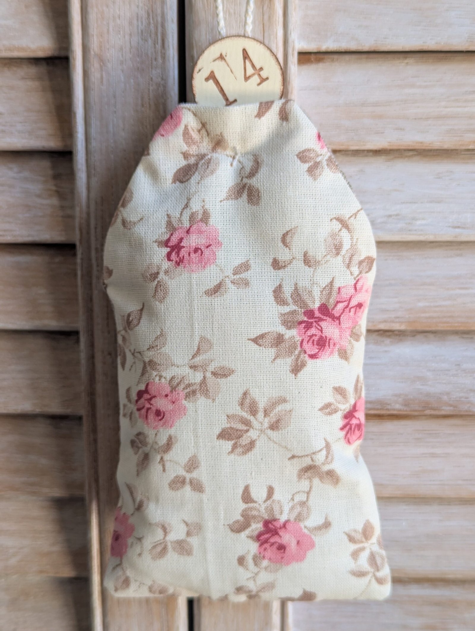 Dos étiquette de porte en tissu motif floral